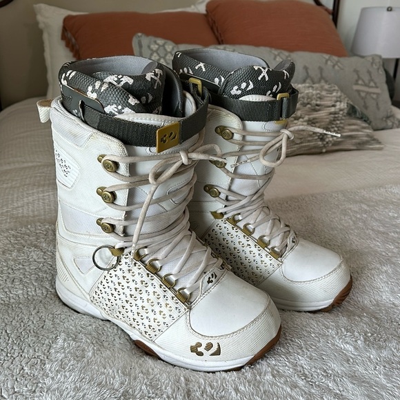 ThirtyTwo Women's Size 13 Lashed Snowboard Boots White Winter Outdoor